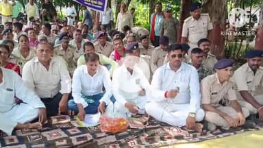 बक्सर: समान काम, समान वेतन की मांग को लेकर होमगार्ड जवानों का धरना, समाहरणालय तक मार्च