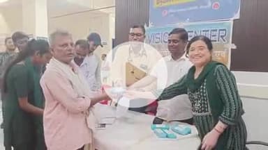 गोरौल: सामुदायिक स्वास्थ्य केंद्र गोरौल में 7 नेत्र रोगियों को बीडीओ ने चश्मे वितरित किए