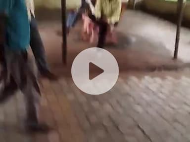 यह खंडार हॉस्पिटल का नजारा है ना कोई पर्ची अकाउंट पर है ना ही डॉक्टर टाइम पर नहीं बैठते हैं पेशेंट काफी ज्यादापरेशान ना