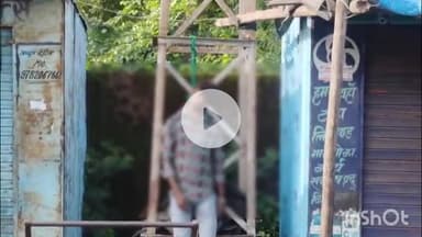 भीलवाड़ा: ट्रांसपोर्ट नगर में बिजली के पोल पर लटकी मिली युवक की लाश, फैली सनसनी, आत्महत्या या हत्या की जांच में जुटी पुलिस