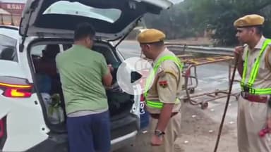 धौलपुर: जिले में पुलिस ने 'ए' श्रेणी की नाकाबंदी कर की संदिग्ध वाहनों व व्यक्तियों की गहन चेकिंग