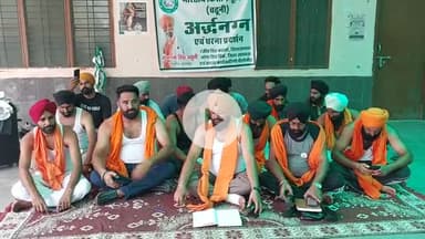 पूरनपुर: शाहजहांपुर में किसान आंदोलन के समर्थन में पूरनपुर में भाकियू का अर्धनग्न प्रदर्शन