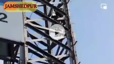 जमशेदपुर : आशिक को सबक सिखाने युवती हाइटेंशन बिजली खम्बे पर चढ़ गई,दो घण्टे बाद  रेस्क्यू #jamshedpurnews #lovedeception