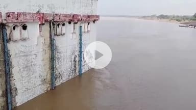 बाह: पिनाहट में चंबल नदी का जल स्तर घटकर 124.70 मीटर पर पहुंचा