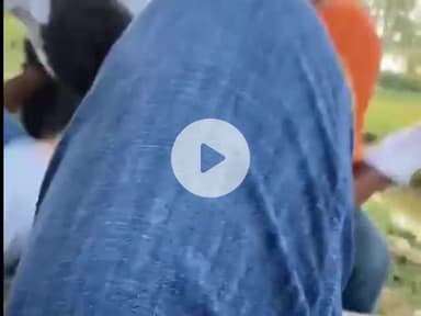 धनौरा: गजरौला में मामूली विवाद के चलते हुई मारपीट, घटना का लाइव वीडियो हुआ वायरल