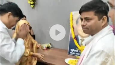 गढ़वा: पार्श्व गायक मुकेश की याद में संगीतमय शाम, गढ़वा टाउन हॉल में श्रद्धांजलि कार्यक्रम आयोजित, एसडीएम भी शामिल हुए