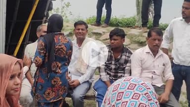 धनौरा: गजरौला के तिगरी गंगा में डूबे तीन भाइयों की तलाश के लिए पीएसी पहुंची, गोताखोर भी जुटे, चल रही कांबिंग