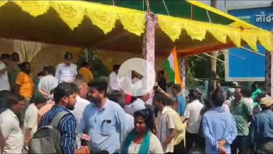 सिंगरौली: एनसीएल मुख्यालय पर विस्थापितों का प्रदर्शन: सिंगरौली में 50 हजार लोगों को हटाया जाएगा, पुनर्वास नीति स्पष्ट करने की मांग