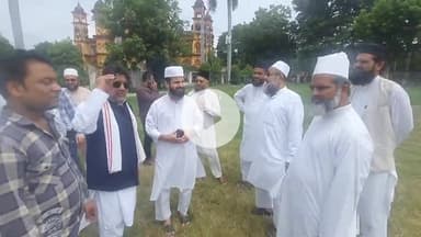 रामपुर: किला परिसर में नगर पालिका प्रशासन और उलेमाओं ने शहर इमाम मुफ़्ती मेहबूब अली साहब की नमाज़ जनाज़ा के लिए की तैयारियाँ