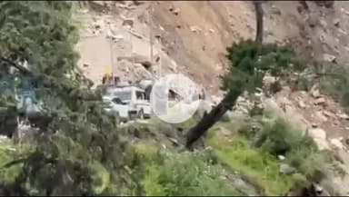 भटवाड़ी: डबरानी के पास गंगोत्री हाईवे 6 घंटे बाद वाहनों की आवाजाही के लिए खुल गया, झील में डूबे हाईवे का निर्माण कार्य जारी