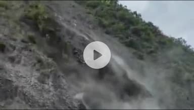 डुंडा: उत्तरकाशी-टिहरी जिले की सीमा पर चिन्यालीसौड़ के समीप नगुण में पहाड़ी से भूस्खलन का खौफनाक वीडियो सामने आया