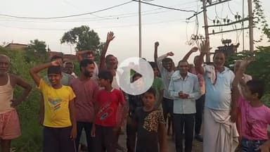 शिवसागर: सिकरौर-शाहपुर-नवडीहा पथ की जर्जर स्थिति को लेकर ग्रामीणों ने की नारेबाजी, कहा- रोड नहीं तो वोट नहीं