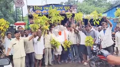 सीतामऊ: सोयाबीन की खराब फसल और फसल बीमा से वंचित किसान, सीतामऊ SDM कार्यालय पहुंचकर सौंपा ज्ञापन