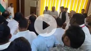 सिराथू: रजिस्ट्री ऑफिस तहसील से दूर बनाए जाने पर नाराज़ अधिवक्ताओं ने सिराथू में एसडीएम का किया घेराव