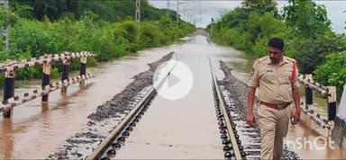 రామడుగు: కిష్టాపూర్ లో కోతకు గురైన రోడ్డు వెధిరలో నీట మునిగిన రైల్వే ట్రాక్ నిలిచిపోయిన రైళ్లు