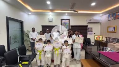 टीकमगढ़: टीकमगढ़ में सपा ने बच्चों को सिखाया सेल्फ डिफेंस, जूडो कराटे में निपुण नौ बच्चों को मिला प्रमाण पत्र और बेल्ट