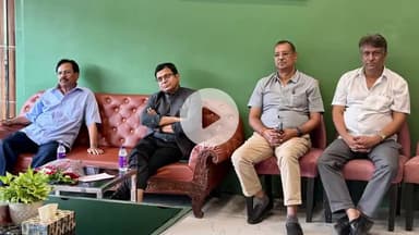 भदोही: भदोही शहर में अमेरिकी टैरिफ़ संकट पर सांसद विनोद बिंद से कालीन उद्योग के प्रतिनिधियों की बैठक