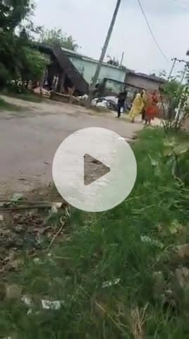 जमीन को लेकर मार पीट कर रहे हैं  अभी तक कोई सुनाया नहीं है थाना कोटीभार जिला महाराजगंज