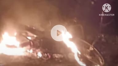 दौसा: सदर थाना क्षेत्र के कृष्णा स्कूल के समीप बाइक में लगी आग, सूचना पर सदर पुलिस मौके पर पहुंची, जांच शुरू