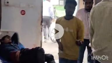 धरमपुरी: गुलझरा के पास पुराने एबी रोड पर यात्री बस की टक्कर से बाइक सवार दो लोग हुए घायल, इलाज जारी