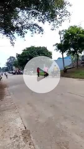 aaj purail me uriya khad ko lekar kafi bheed hai