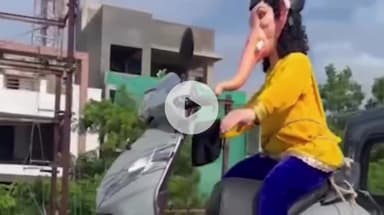 इंदौर: इंदौर में हेलमेट पहने स्कूटी वाले गणपति की चर्चा, देशभर में हो रही है वायरल