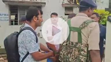 गुमला: चैनपुर प्रखंड के प्रधान लेखपाल करम टोली आवास से ₹20000 रिश्वत लेते गिरफ्तार, एसीबी टीम ने की कार्रवाई