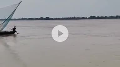 बक्सर: बक्सर में गंगा नदी का जलस्तर खतरे के निशान से बस 5 सेमी दूर, 1 सेमी प्रति घंटे की रफ्तार से बढ़ रहा है