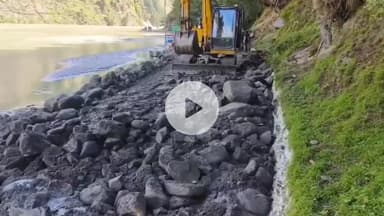 भटवाड़ी: गंगोत्री हाईवे के जलमग्न हिस्से को बहाल करने का कार्य युद्धस्तर पर जारी है