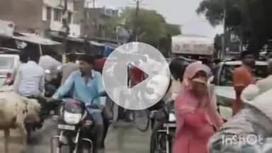 बलरामपुर: नहर बालागंज तिराहे पर अज्ञात वाहन की टक्कर से एक व्यक्ति का पैर टूटा, स्थानीय लोगों ने भेजा अस्पताल