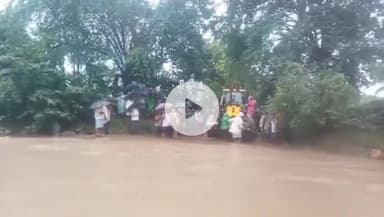 రేగోడు: మర్పల్లి గ్రామంలో హృదయ విదారక ఘటన అంత్యక్రియలు నిర్వహించేందుకు కుటుంబీకులు గ్రామస్తుల అవస్థలు పడుతున్న వీడియో