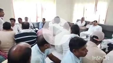 अरवल: जहानाबाद सांसद डॉ. सुरेंद्र प्रसाद यादव ने कार्यकर्ताओं के साथ सर्किट हाउस में विकास पर किया विचार-विमर्श