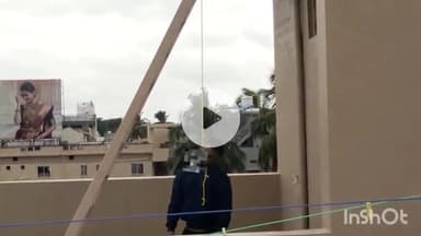 ಸರಗೂರು: ಪಟ್ಟಣದಲ್ಲಿ ನೇಣು ಬಿಗಿದ ಸ್ಥಿತಿಯಲ್ಲಿ ಯುವಕನ ಮೃತ ದೇಹ ಪತ್ತೆ.