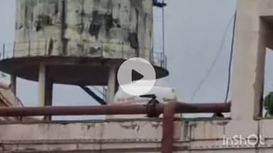 बरेली: कोतवाली थाना क्षेत्र के जिला अस्पताल परिसर में पानी की टंकी पर चढ़ा युवक