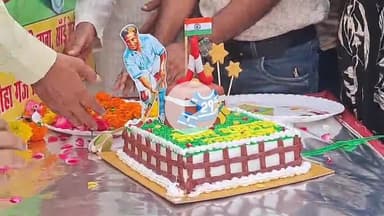 झांसी: अब्दुल कलाम पार्क के पास श्री भोले नाथ खाती बाबा साई सेवा समिति ने स्वास्थ्य शिविर लगाकर मनाया मेजर ध्यानचंद का जन्मदिन