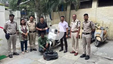 इंदौर: आबकारी विभाग ने शराब तस्कर को दोपहिया वाहन और अंग्रेजी शराब के साथ किया गिरफ्तार