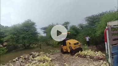 चूरू: कोतवाली थाना पुलिस ने शराब पर चलाया बुलडोजर, करीब 500 कार्टून अवैध शराब को किया नष्ट