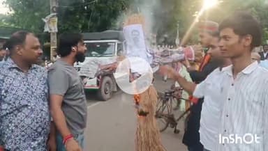 मुंगेर: प्रधानमंत्री मोदी की मां पर अभद्र टिप्पणी के विरोध में भाजपा युवा मोर्चा ने राहुल गांधी का पुतला फूंका
