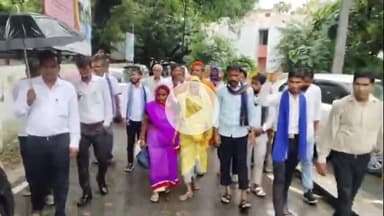 भीम आर्मी के कार्यकर्ताओं ने पुरैना पेहना पुल निर्माण की मांग को सीएम को संबोधित ज्ञापन जिलाधिकारी को सौंपा।