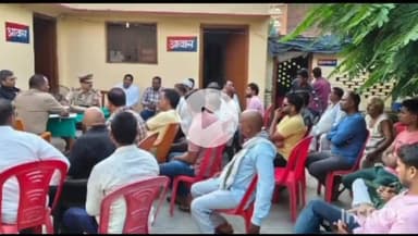 उतरौला: क्षेत्राधिकार उतरौला ने आगामी त्यौहार को शांति से संपन्न कराने हेतु थाना रेहरा बाजार परिसर में की फीस कमेटी