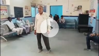 मथुरा: वृद्ध स्वास्थ्य कर्मी को दूसरे कर्मचारी ने जड़ा थप्पड़, विभाग ने कार्रवाई की जगह किया राजीनामा