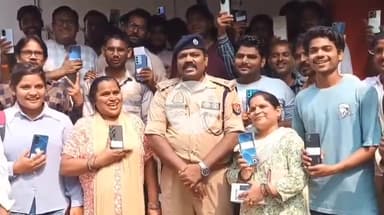 झांसी: झांसी पुलिस ने 50 लाख कीमत के 206 मोबाइल फोन ढूंढ निकाले, एसएसपी ने पुलिस लाइन में लोगों को किए वापस