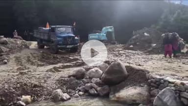 जोशियाड़ा: जिला प्रशासन ने धराली और हर्षिल के बीच हल्के वाहनों की आवाजाही के लिए गंगोत्री राजमार्ग खोला