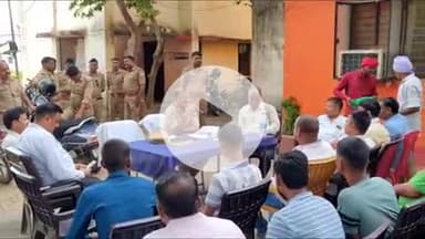 बलरामपुर: कोतवाली देहात परिसर में गणेश पूजा व बारावफात को लेकर हुई शांति समिति की बैठक, शांति से त्यौहार मनाने की अपील की गई