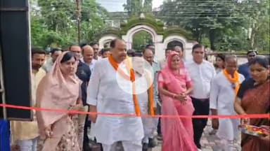 रतलाम नगर: कैबिनेट मंत्री काश्यप ने गुलाब चक्कर पर आकांक्षा हाट का फीता काटकर किया उद्घाटन