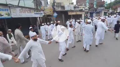 रामपुर: शुक्रवार को किले के मैदान में मुफ्ती महबूब अली साहब की नमाजे जनाजा अदा की गई, सांसद मौलाना मोहिबुल्लाह नदवी भी शामिल हुए