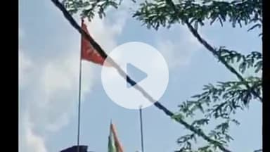 सिराथू: कड़ा के एक घर में राष्ट्रीय ध्वज से ऊंचा कर लगाया गया भगवा, तिरंगे के अपमान का वीडियो हुआ वायरल