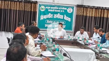 जगदलपुर: आयुक्त सहकारिता कुलदीप शर्मा ने जिला सहकारी केंद्रीय बैंक का निरीक्षण किया, खातेदारों से किया संवाद