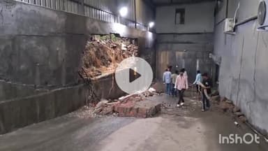 भीलवाड़ा: मूसलाधार बारिश के चलते कमला आर्केड के बेसमेंट की दीवार गिरी, 200 से अधिक लोग बाल-बाल बचे, निगम ने की सीज की कार्रवाई