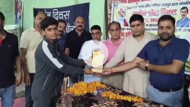 धौलपुर: इंदिरा गांधी स्टेडियम में स्पोर्ट्स आईडियल को किया गया सम्मानित